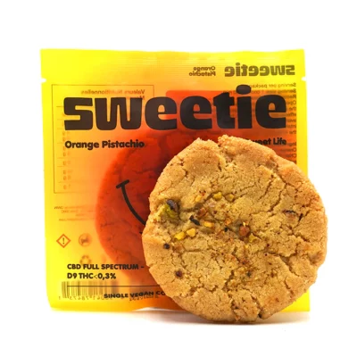 Galletas con THC naranja pistacho fuera de su envoltorio